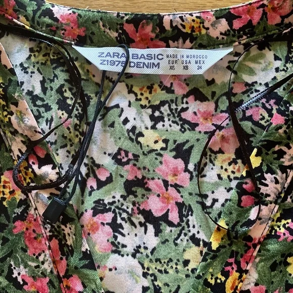 Zara floral flutter sleeve blouse - Picture 3 of 6